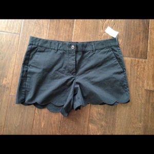 NWT Gap scalloped shorts in black, size 8