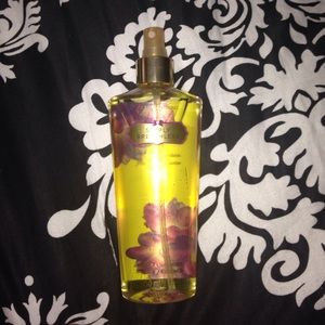 Victoria's Secret Simply Breathless body mist