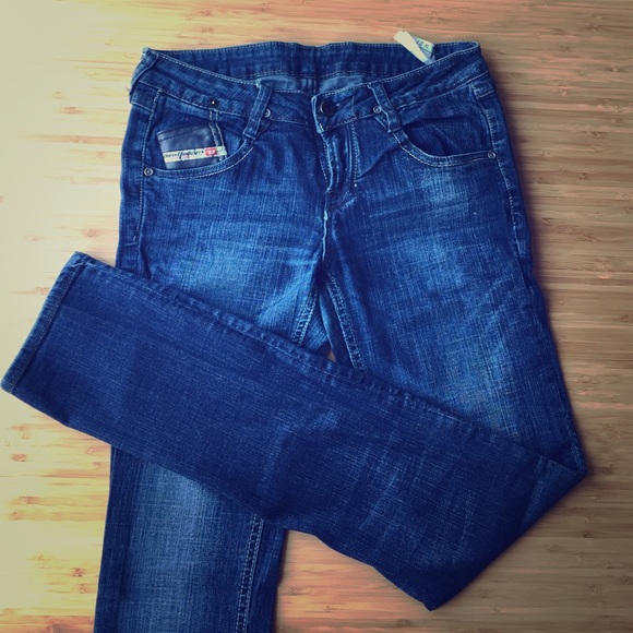 Size 27 Diesel skinny jeans