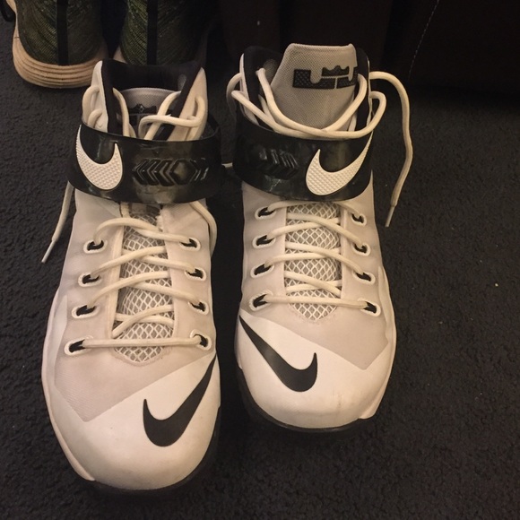 LeBron 10 soldier white and black - Picture 1 of 4