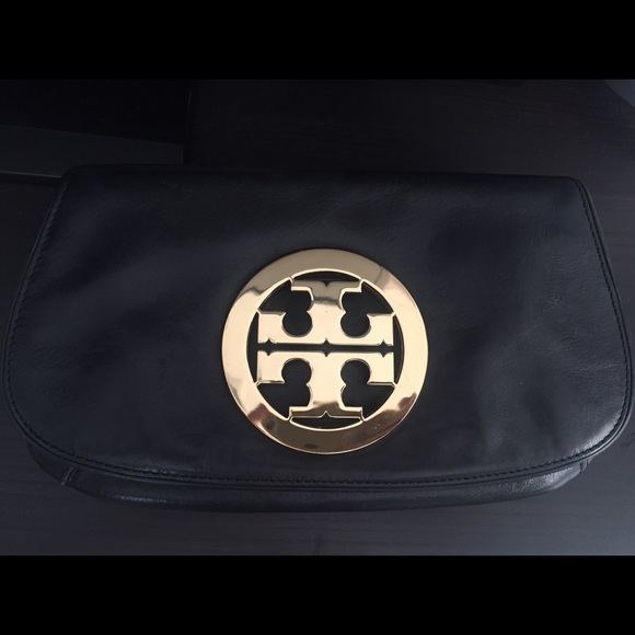 Authentic Tory Burch logo clutch.