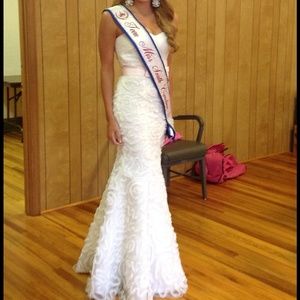 White pageant dress size 4