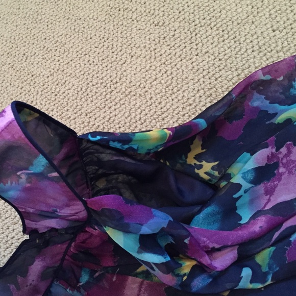 SOLD!! Sleeveless Flowwy Dress - Picture 4 of 4