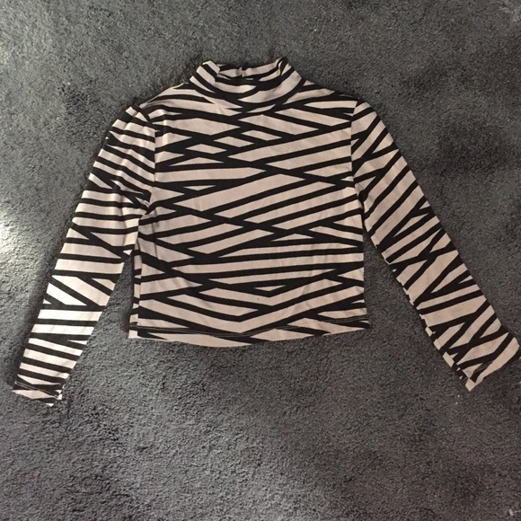 Cute turtle neck crop top!! - Picture 1 of 3