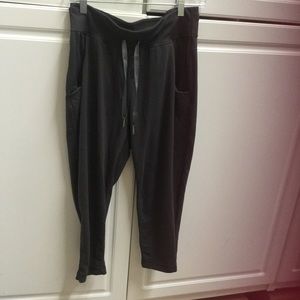 Lululemon gray cropped pants