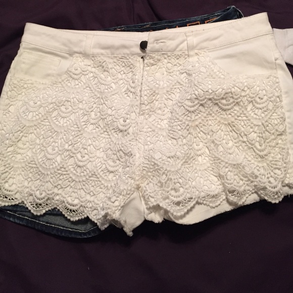 Blu-pepper shorts size L