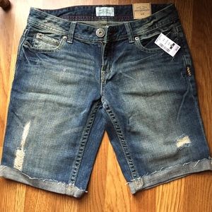 Aeropostale Jean cutoff shorts. Sz 3/4.