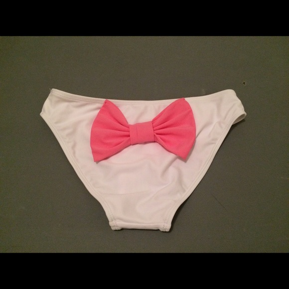 SOLD❌ White and pink bow back bikini bottoms! 💕