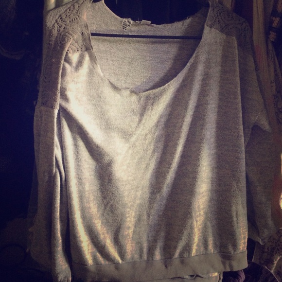 Grungy lace pulled sweater