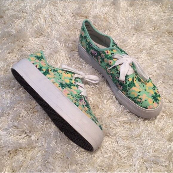 Bp platform floral sneakers 💜