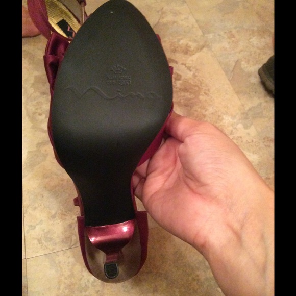 Nina New York 4 1/2 inches heel. Never been worn - Picture 2 of 4