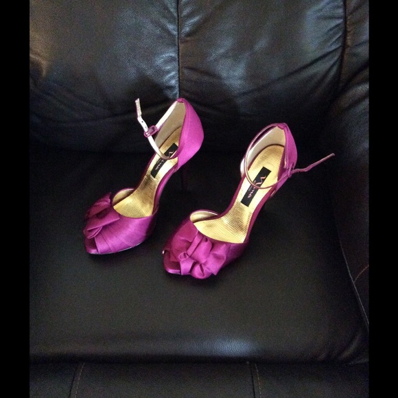 Nina New York 4 1/2 inches heel. Never been worn - Picture 4 of 4