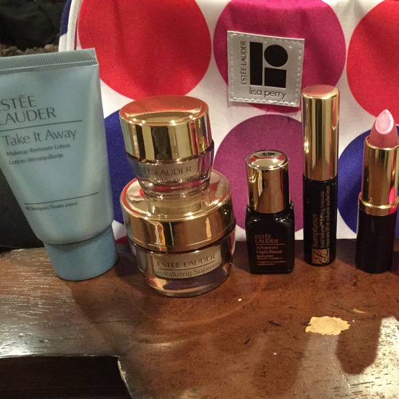 Estée Lauder - Picture 2 of 3