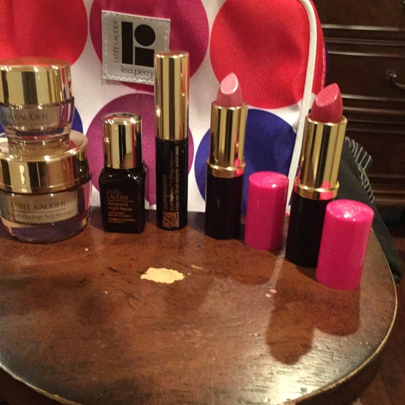 Estée Lauder - Picture 3 of 3