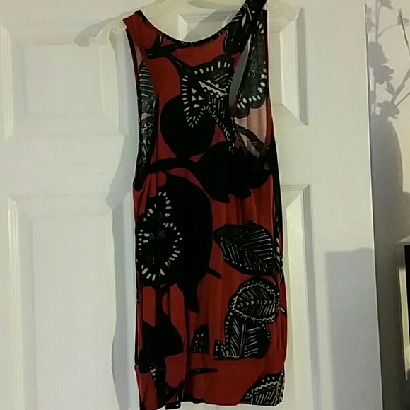 Tribal tank - Picture 3 of 3