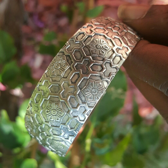 Exotic Asian Flower Metal Bangle - Picture 1 of 4