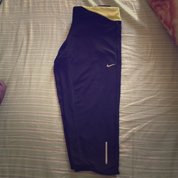 Nike dri-fit run with zip pocket behind waist