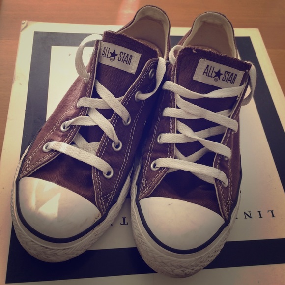 Brown low top converse