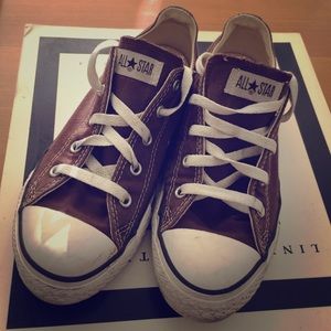 Brown low top converse