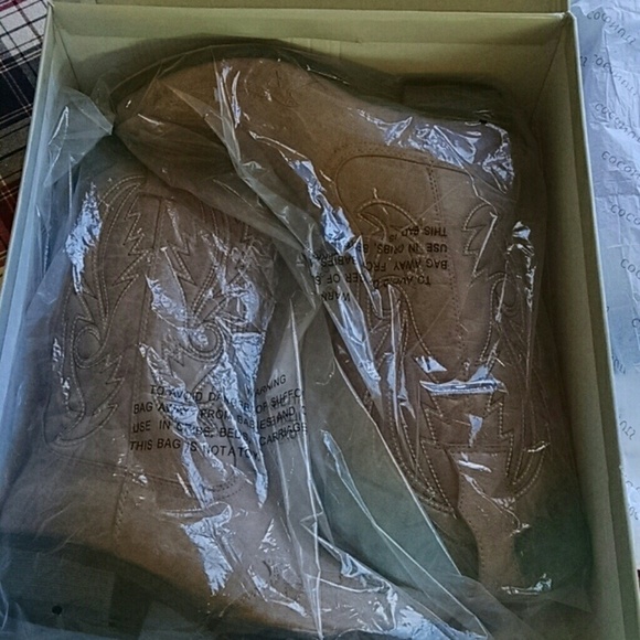 Coconut boots sz 7