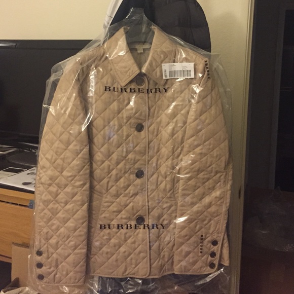 SALE🅿️🅿️Burberry brit quilt jacket via 🅿️🅿️
