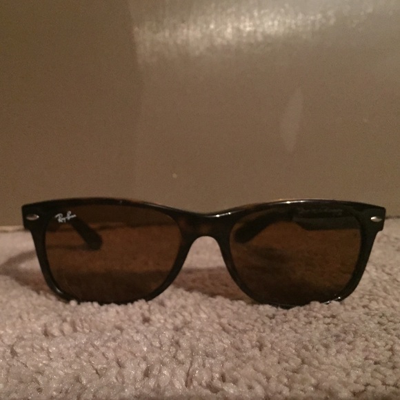 Ray-Ban wayfarer sunglasses