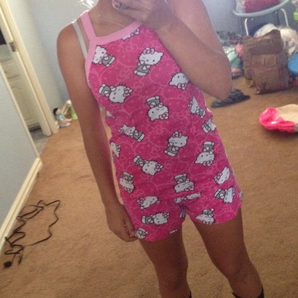 Hello kitty pjs - Picture 2 of 4