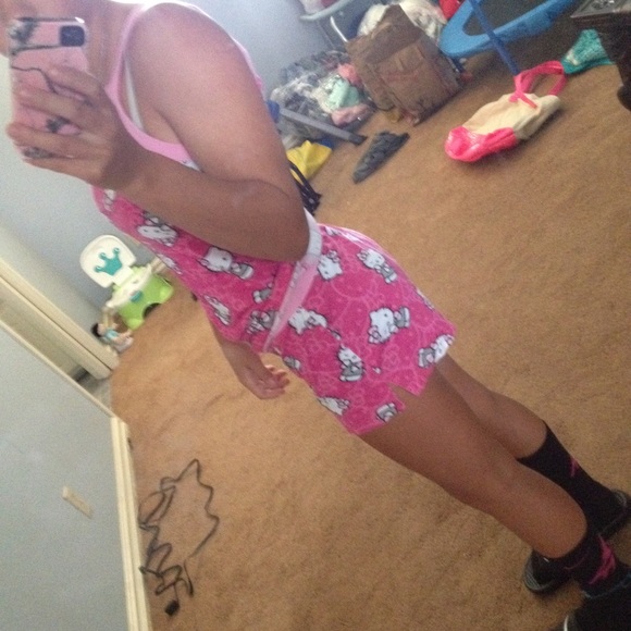 Hello kitty pjs - Picture 3 of 4