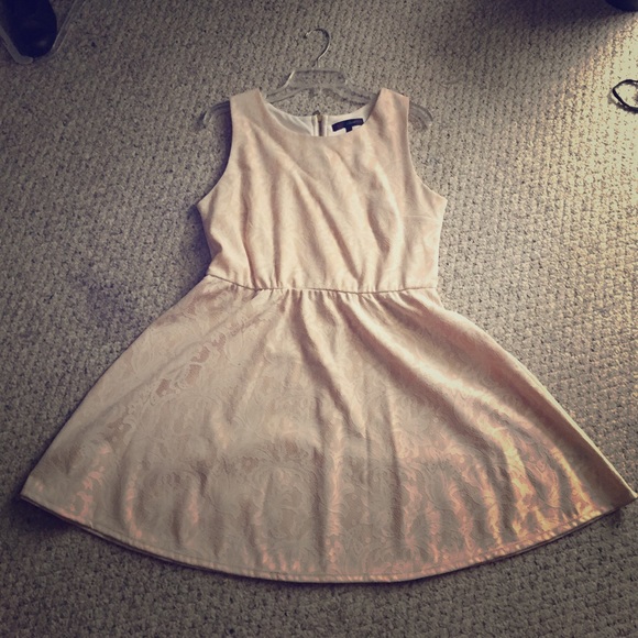 White/Cream Patterned Dress ~ Size XL