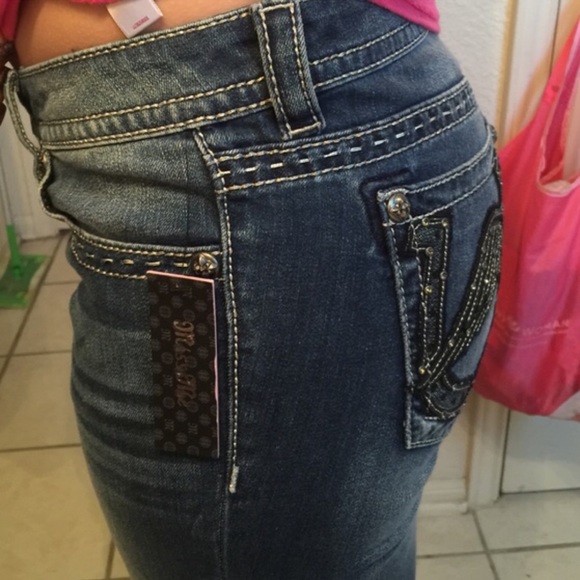 Miss Me capris w black horseshoe designs & bling! - Picture 2 of 4