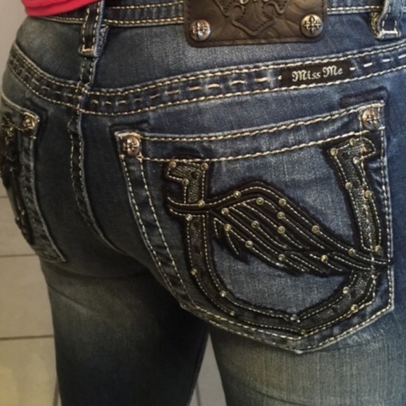 Miss Me capris w black horseshoe designs & bling! - Picture 3 of 4