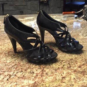 Super hot Nine West black heels.. Size 7