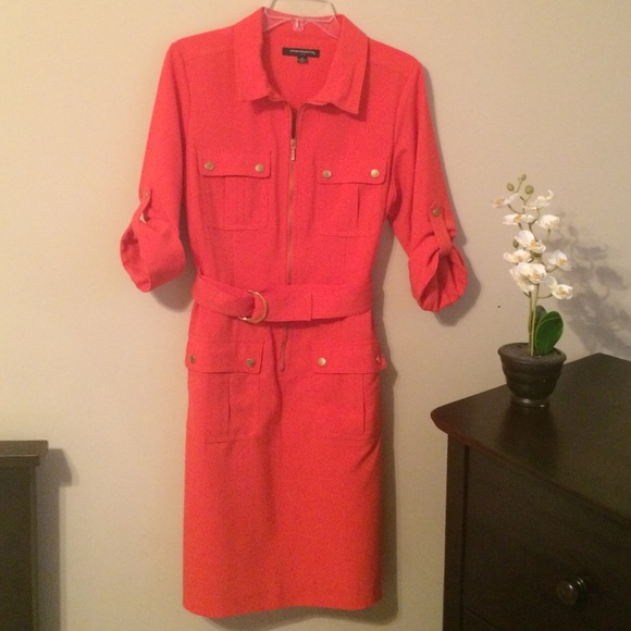Sharagano dress w detachable belt. Weekend sale!🎉