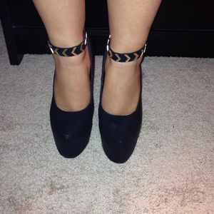 New black Glaze pumps never worn