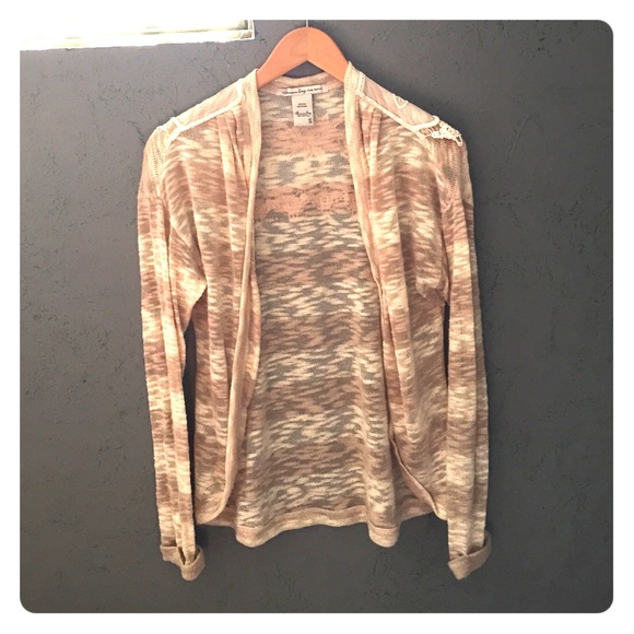 Light cardigan with lace back
