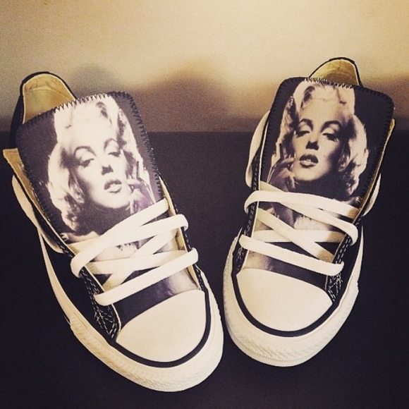Oh Marilyn Chuck Taylor's size 7
