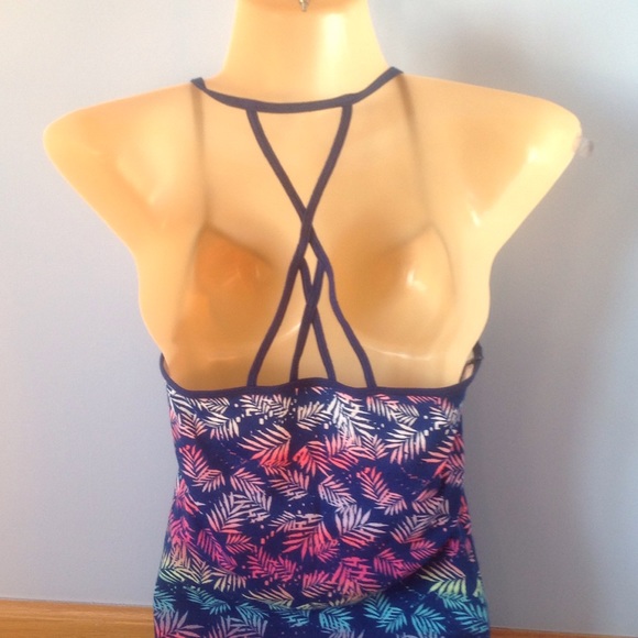 BUNDLED Feather graphic Tank - Picture 2 of 2