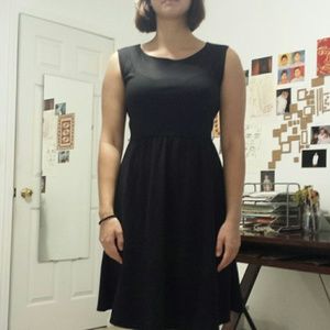 Black sleeveless dress