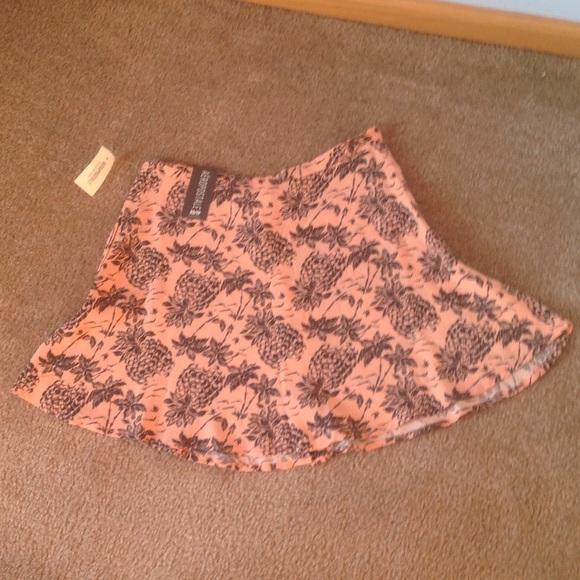 BUNDLED Pineapple Skirt - Picture 2 of 2
