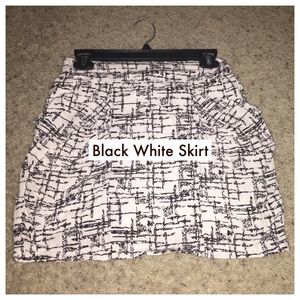Black White Spring/Summer Skirt Size L