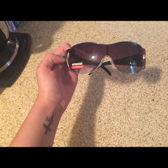 Sun glasses*