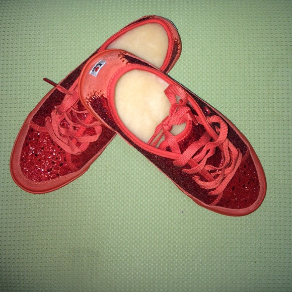 Reserve for @aliaskimli my closet🅾UGG convers