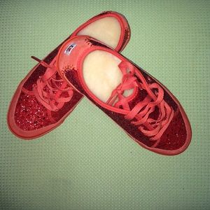 Reserve for @aliaskimli my closet🅾UGG convers