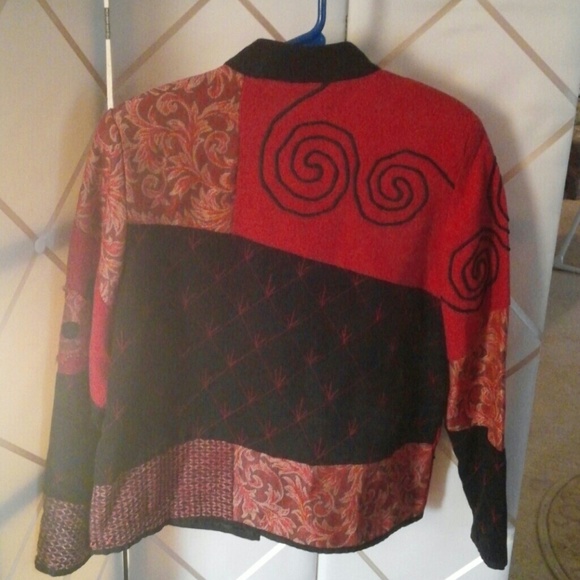 Red pattern jacket - Picture 3 of 3