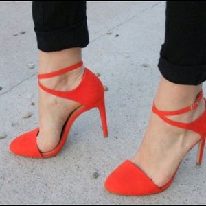 Orange pumps