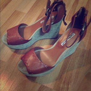 Gorgeous Charles David Brown wedges