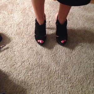 New black shade Jessica Simpson pumps