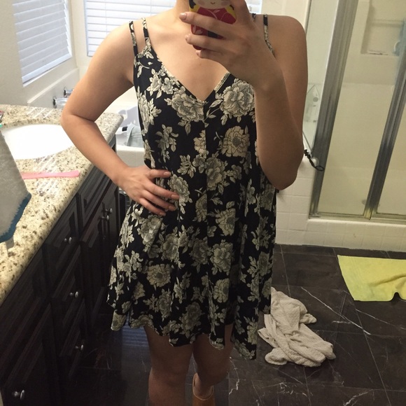 Brandy Melville dress - Picture 4 of 4