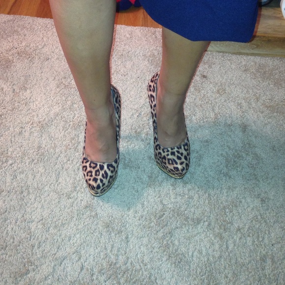 Bebe cheetah print new worn once with slip grip