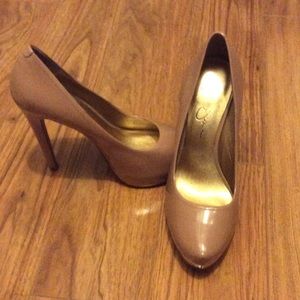 Jessica Simpson nude pumps